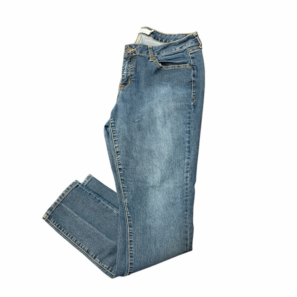 torrid Dark Wash Skinny Jeans - Picture 3 of 8